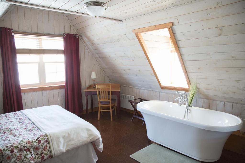 Couette-café Et Centre De Santé Au Coin De La Berge B&b&wellness Centre 3*